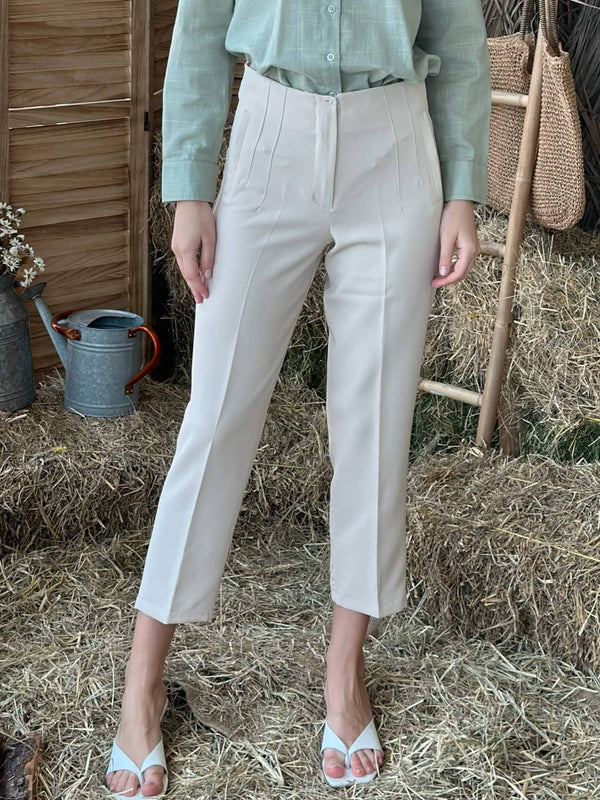 27+ Chic Beige Pants Outfit Ideas For Women [2023]: What To Wear With Beige  Pants | Beige pants outfit, Fashion pants, Trouser pants outfits